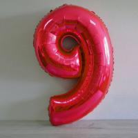 Фольгированная цифра 9 красного цвета